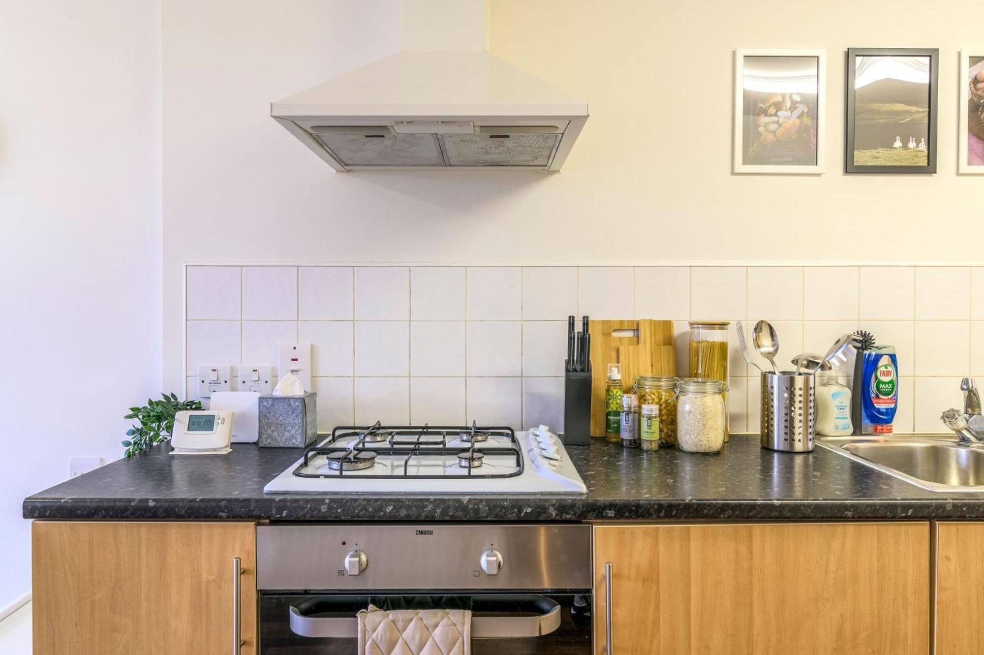 Warm 2-bed Flat By Livestay Short Lets & Serviced Apartament