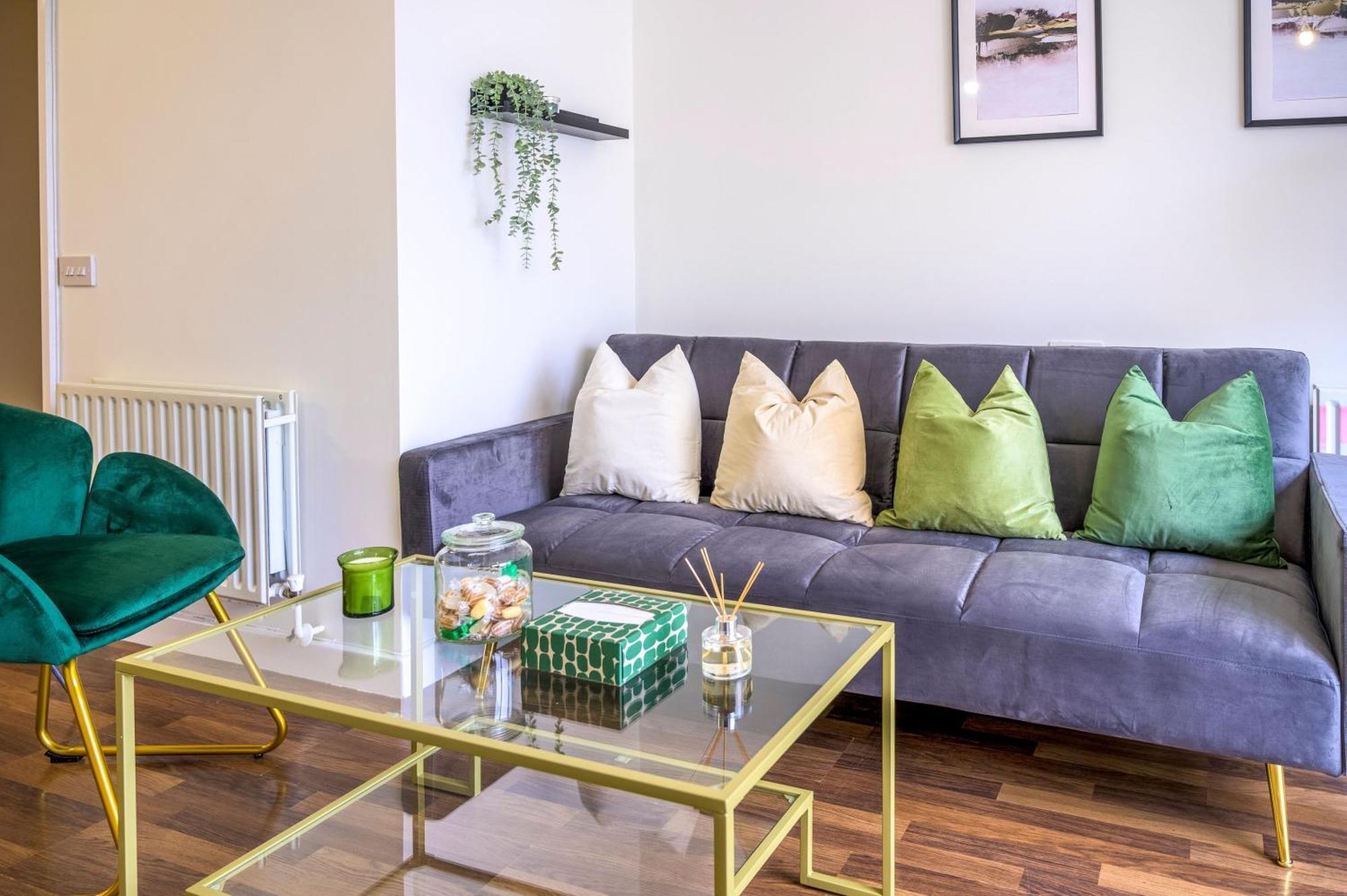 Apartament Warm 2-bed Flat By Livestay Short Lets & Serviced *